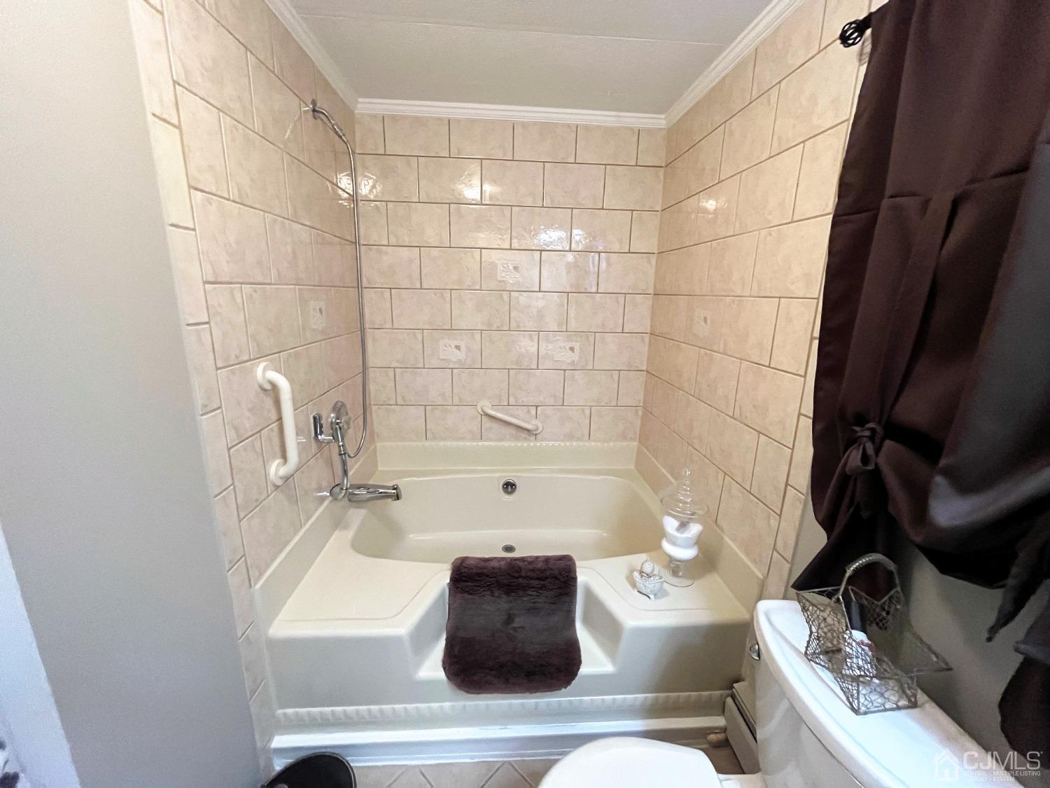 56 Whitman Road North Brunswick, NJ 08902 - Photo 13 of 28 Gallery Image 13