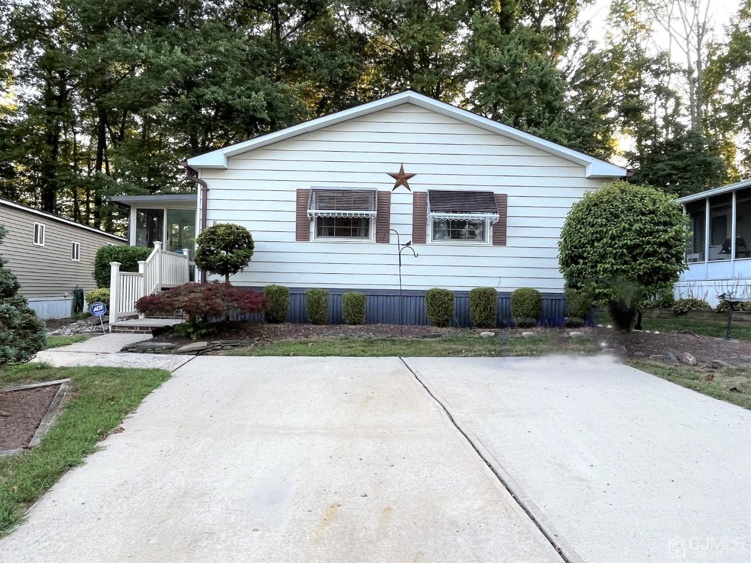 56 Whitman Road North Brunswick, NJ 08902 - Photo 23 of 28 Gallery Image 23