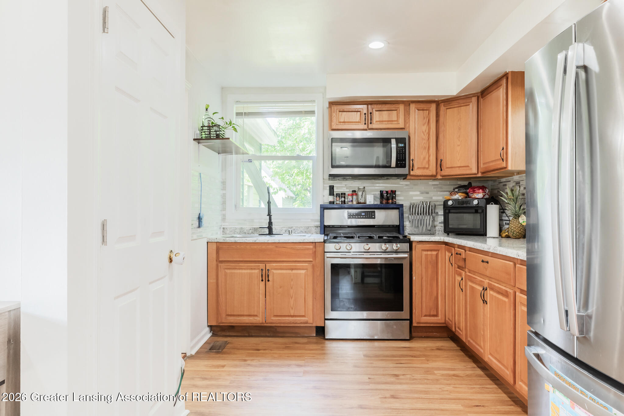 1916 West Jolly Road Lansing, MI 48910 - Photo 9 of 29 1916WJolly09