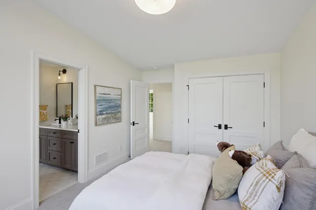 $2,295,000 | 9414 Highway 12, Independence, MN 55328