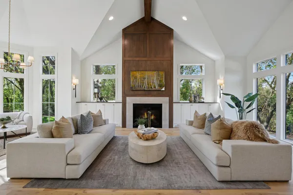 $2,295,000 | 9414 Highway 12, Independence, MN 55328