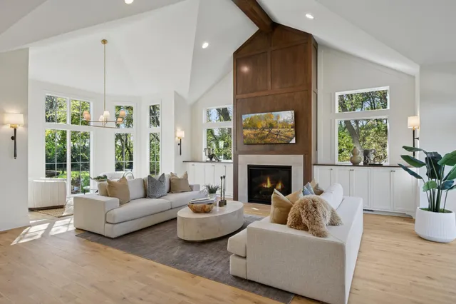 $2,295,000 | 9414 Highway 12, Independence, MN 55328