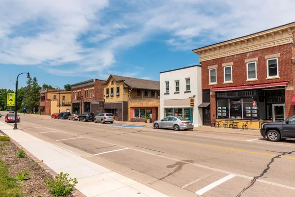 $2,295,000 | 9414 Highway 12, Independence, MN 55328