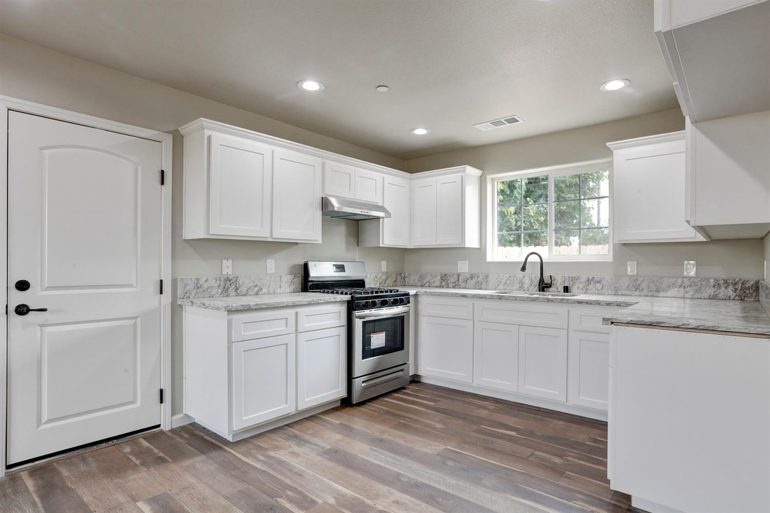 2089 North Spruce Road Exeter, CA 93221 - Photo 5 of 26 Gallery Image 5