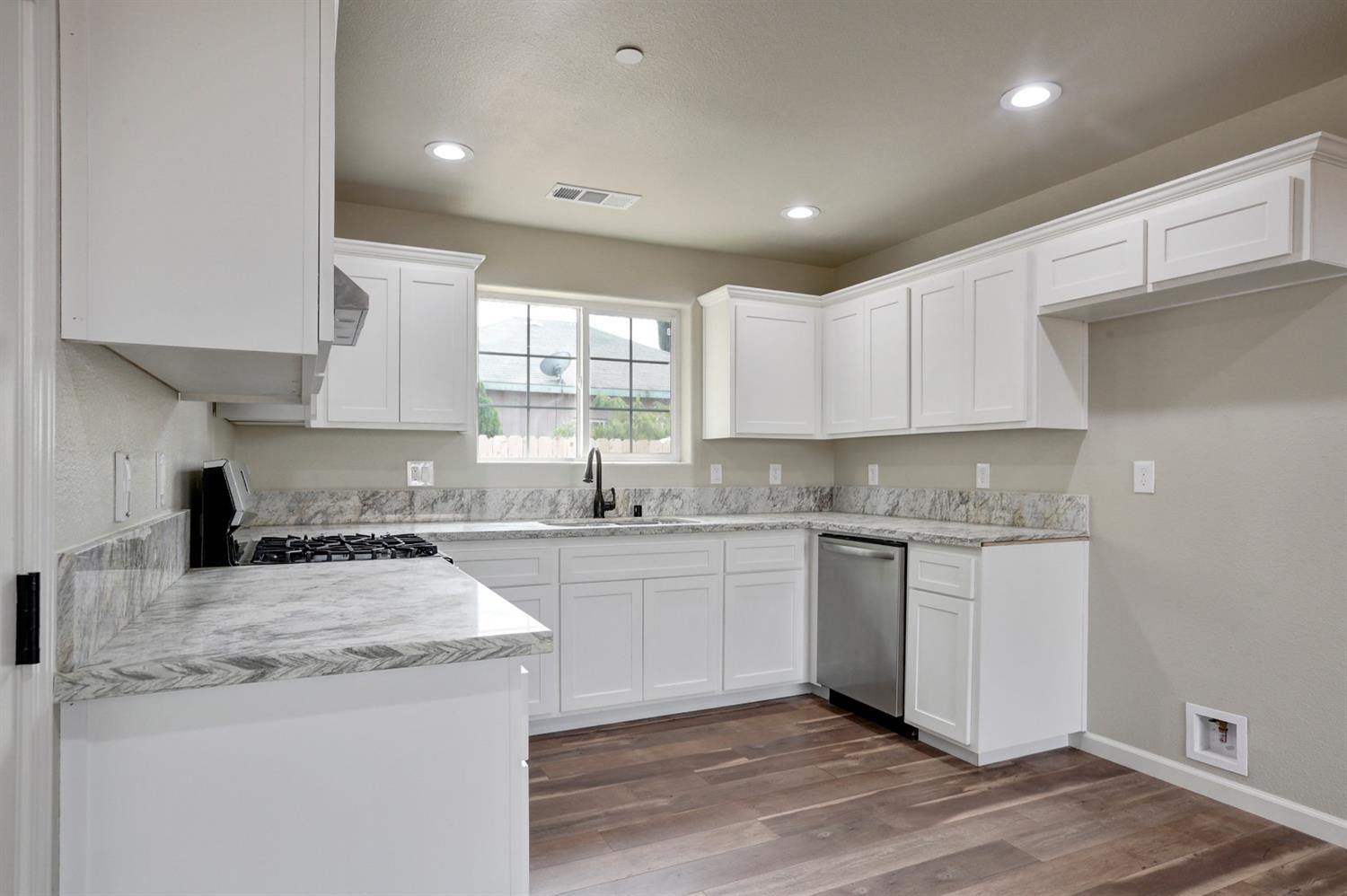 2089 North Spruce Road Exeter, CA 93221 - Photo 6 of 26 Gallery Image 6