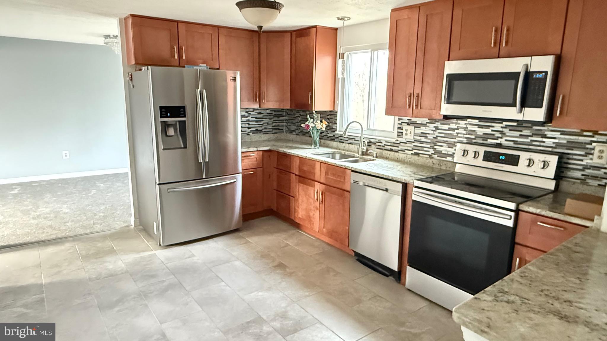 6410 Killarney Street Clinton, MD 20735 - Photo 11 of 55