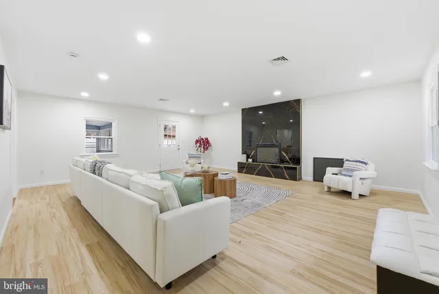 $399,777 | 2 Buckingham Drive, Willingboro, NJ 08046