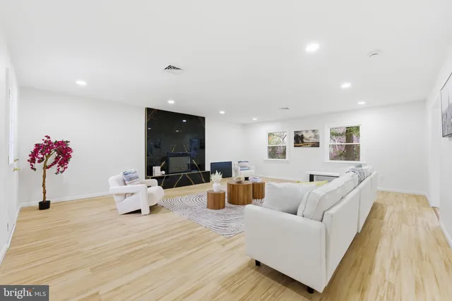 $399,777 | 2 Buckingham Drive, Willingboro, NJ 08046