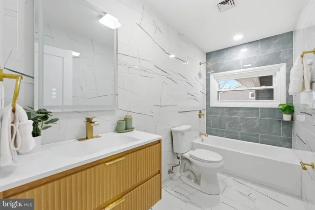 $399,777 | 2 Buckingham Drive, Willingboro, NJ 08046