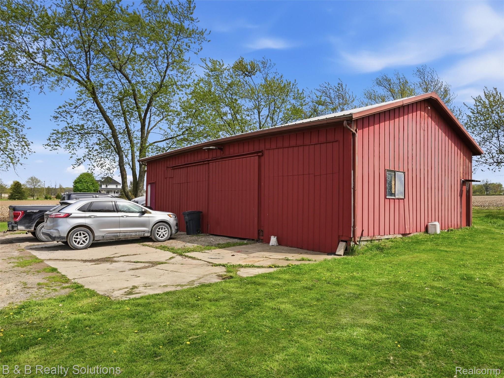21900 Bordman Road Armada, MI 48005 - Photo 47 of 55 View of pole building with a yard