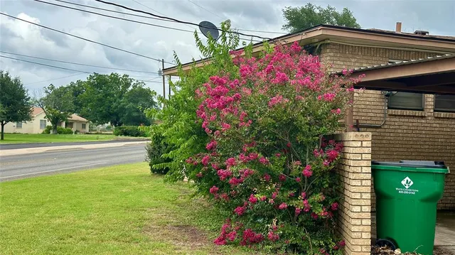 $199,000 | 1611 Live Oak Street, Goldthwaite, TX 76844