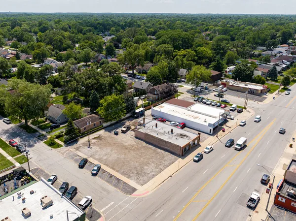 an aerial view of a residential houses with yard