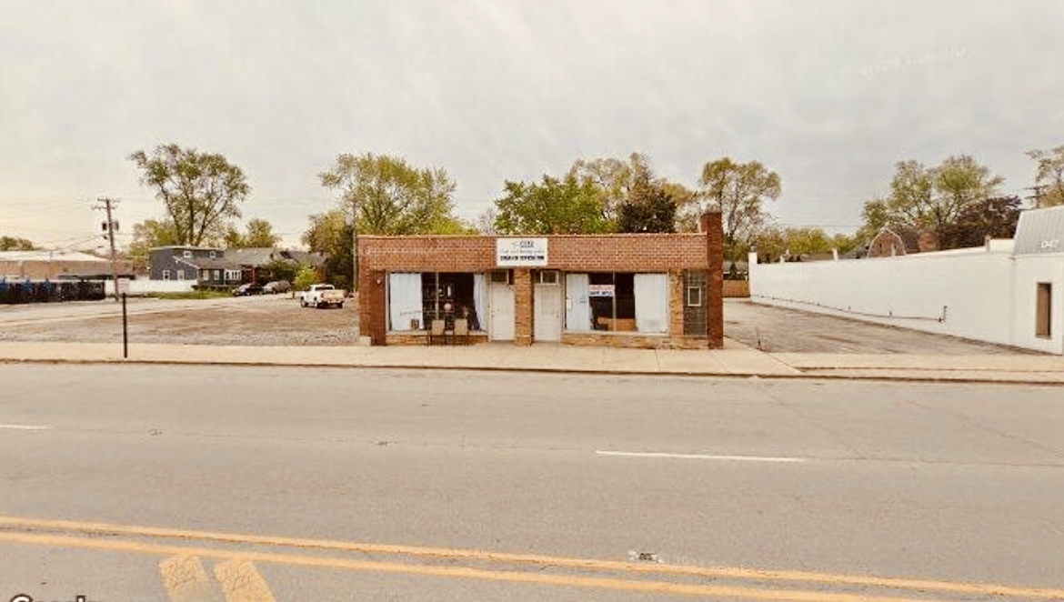 4039 147th Street Midlothian, IL 60445 - Photo 36 of 36 front view of a house with a street view