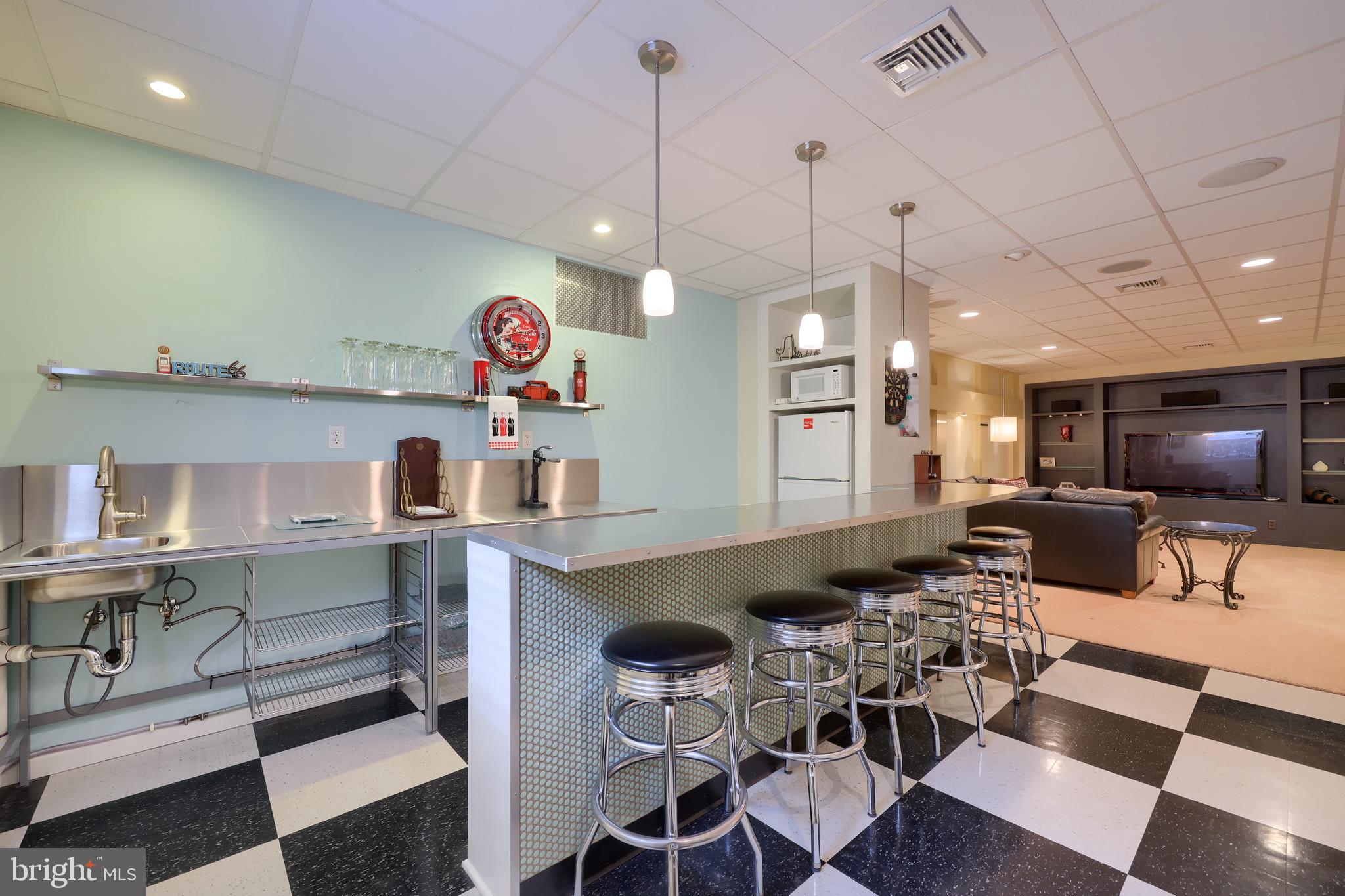 620 Dorset Street Lititz, PA 17543 - Photo 50 of 60 Wet Bar