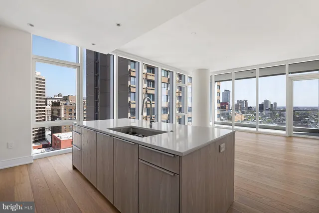 $1,395,000 | 301 South Broad Street, Unit 1902, Philadelphia, PA 19107