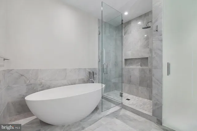 $1,395,000 | 301 South Broad Street, Unit 1902, Philadelphia, PA 19107