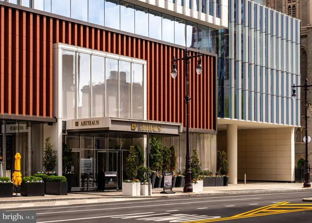 $1,395,000 | 301 South Broad Street, Unit 1902, Philadelphia, PA 19107