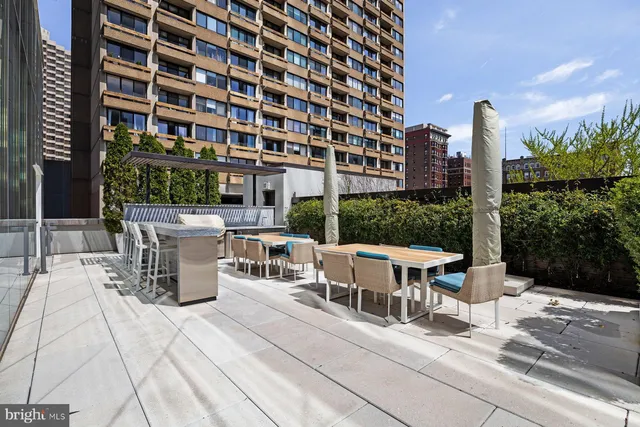 $1,395,000 | 301 South Broad Street, Unit 1902, Philadelphia, PA 19107