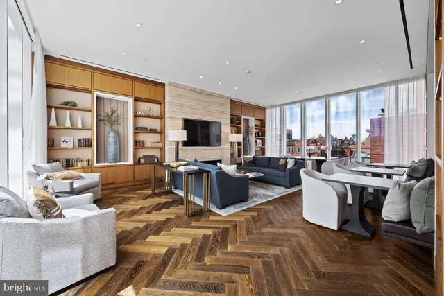 $1,395,000 | 301 South Broad Street, Unit 1902, Philadelphia, PA 19107