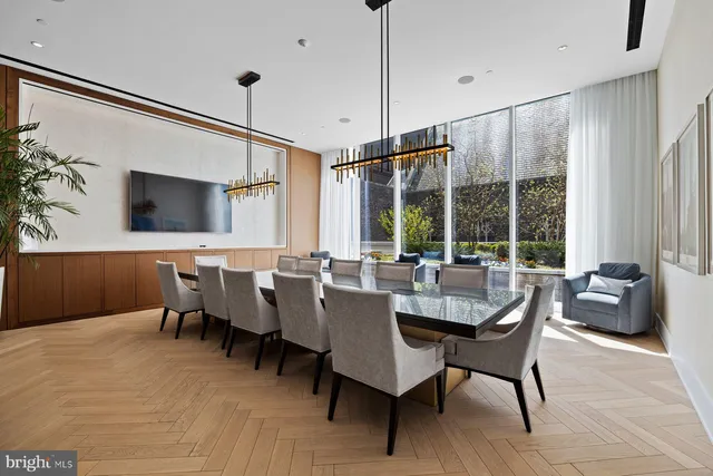 $1,395,000 | 301 South Broad Street, Unit 1902, Philadelphia, PA 19107