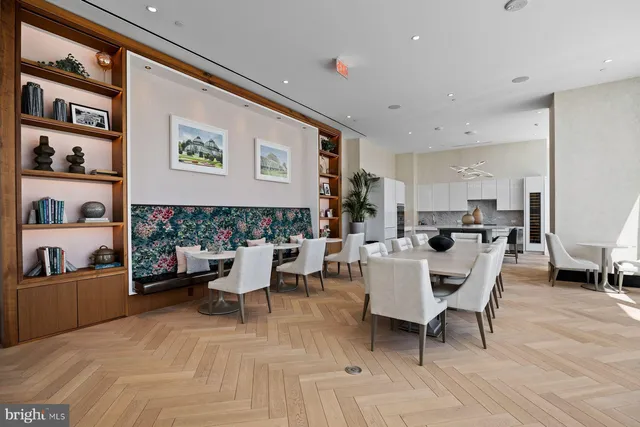 $1,395,000 | 301 South Broad Street, Unit 1902, Philadelphia, PA 19107