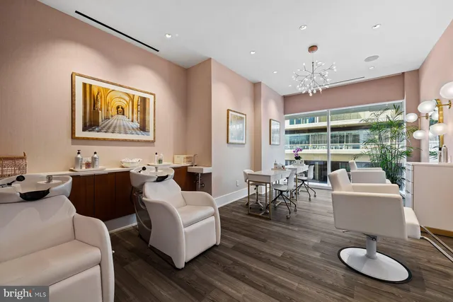 $1,395,000 | 301 South Broad Street, Unit 1902, Philadelphia, PA 19107