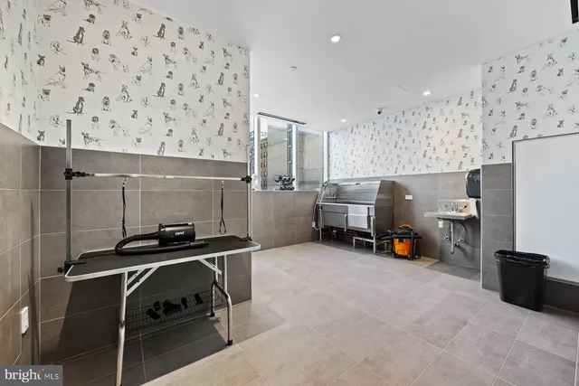 $1,395,000 | 301 South Broad Street, Unit 1902, Philadelphia, PA 19107