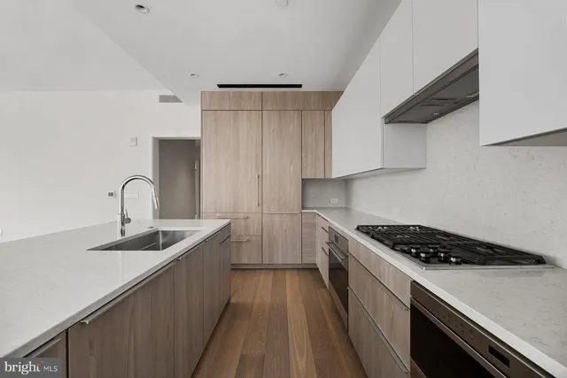 $1,395,000 | 301 South Broad Street, Unit 1902, Philadelphia, PA 19107