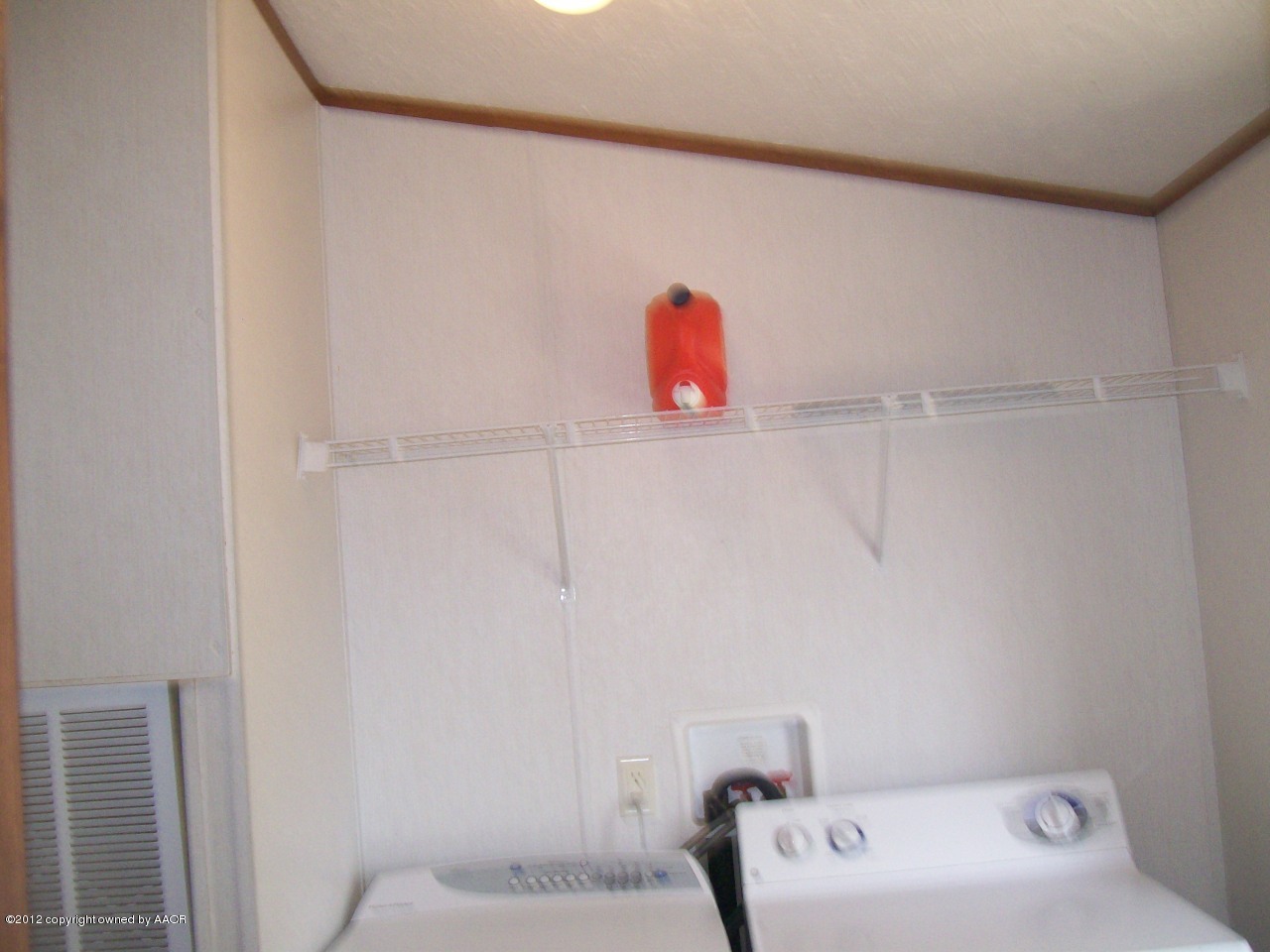 14151 Savannah Road Amarillo, TX 79118 - Photo 8 of 16 a bathroom with a bathtub