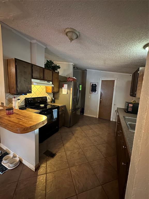 1048 Red Bird Seven Points, TX 75143 - Photo 19 of 28 a kitchen with stainless steel appliances granite countertop a sink a stove and a refrigerator