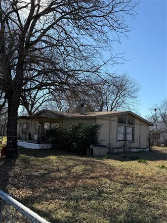 a front view of house with yard