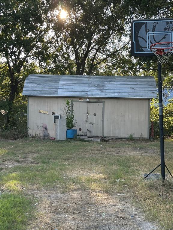 1048 Red Bird Seven Points, TX 75143 - Photo 10 of 28 a house view with a backyard space
