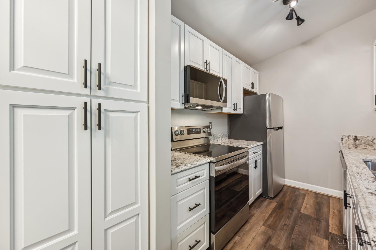 7641 Montgomery Road, Unit 7 Cincinnati, OH 45236 - Photo 7 of 27 Gallery Image 7