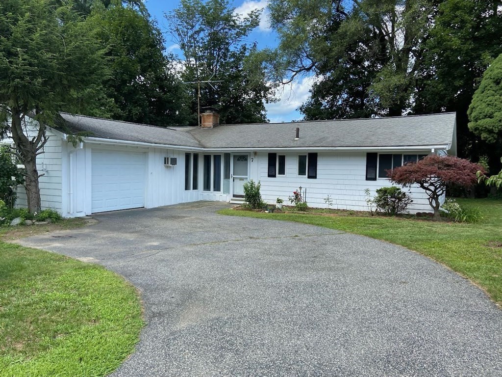 a front view of house with yard