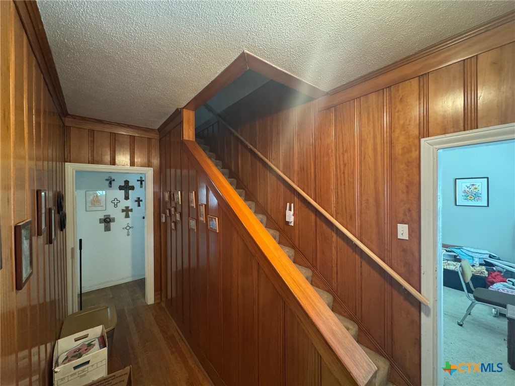 708 East 10th Street Cameron, TX 76520 - Photo 5 of 20 Front door entrance
