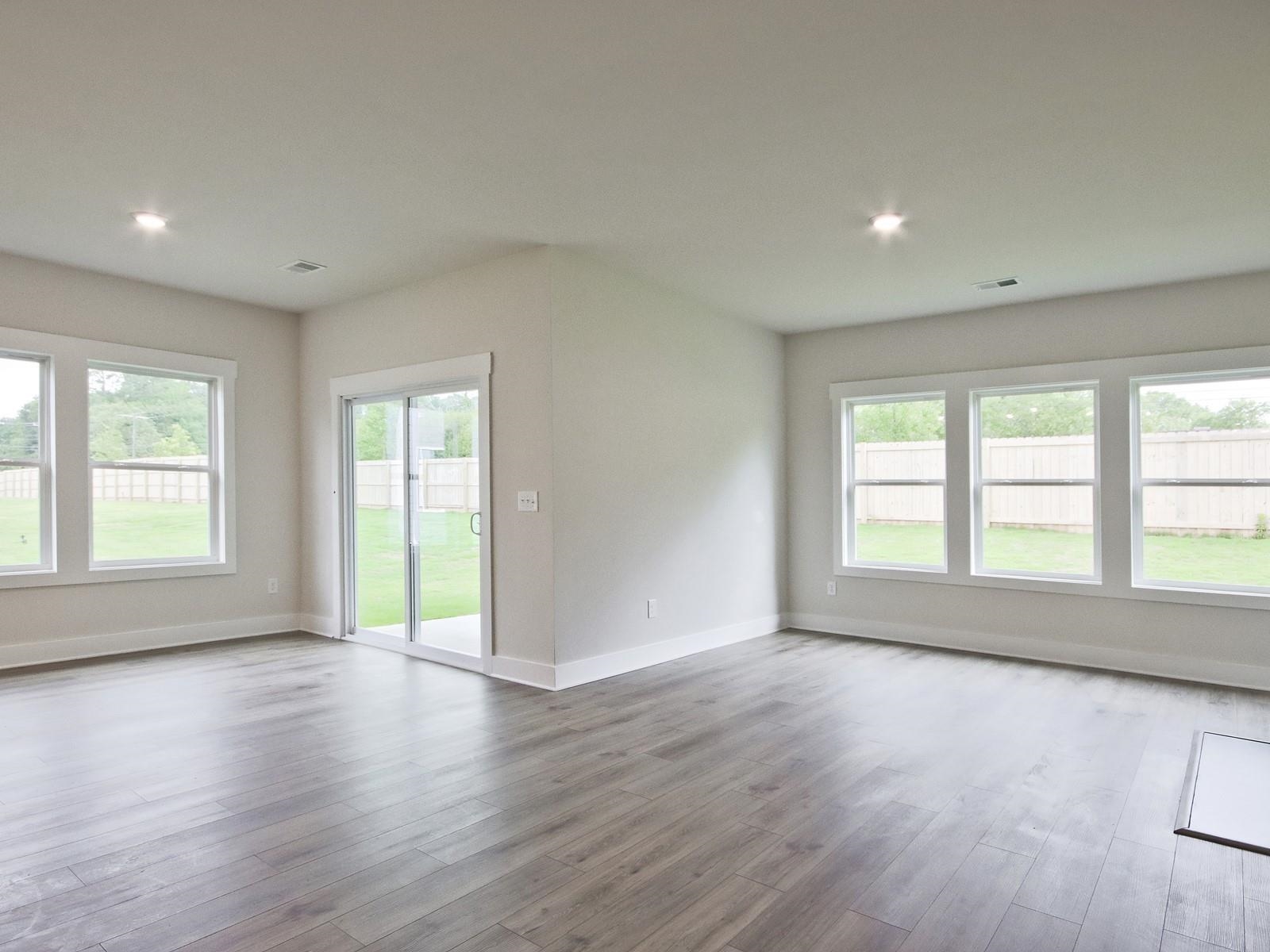 401 Roderick Lane Greenville, SC 29605 - Photo 5 of 29 Gallery Image 5