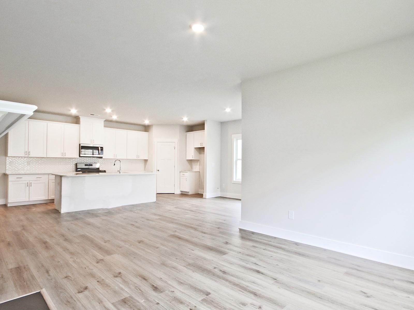 401 Roderick Lane Greenville, SC 29605 - Photo 6 of 29 Gallery Image 6