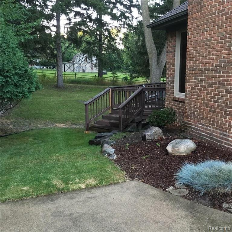 1974 Edgemont Court Rochester Hills, MI 48306 - Photo 19 of 21