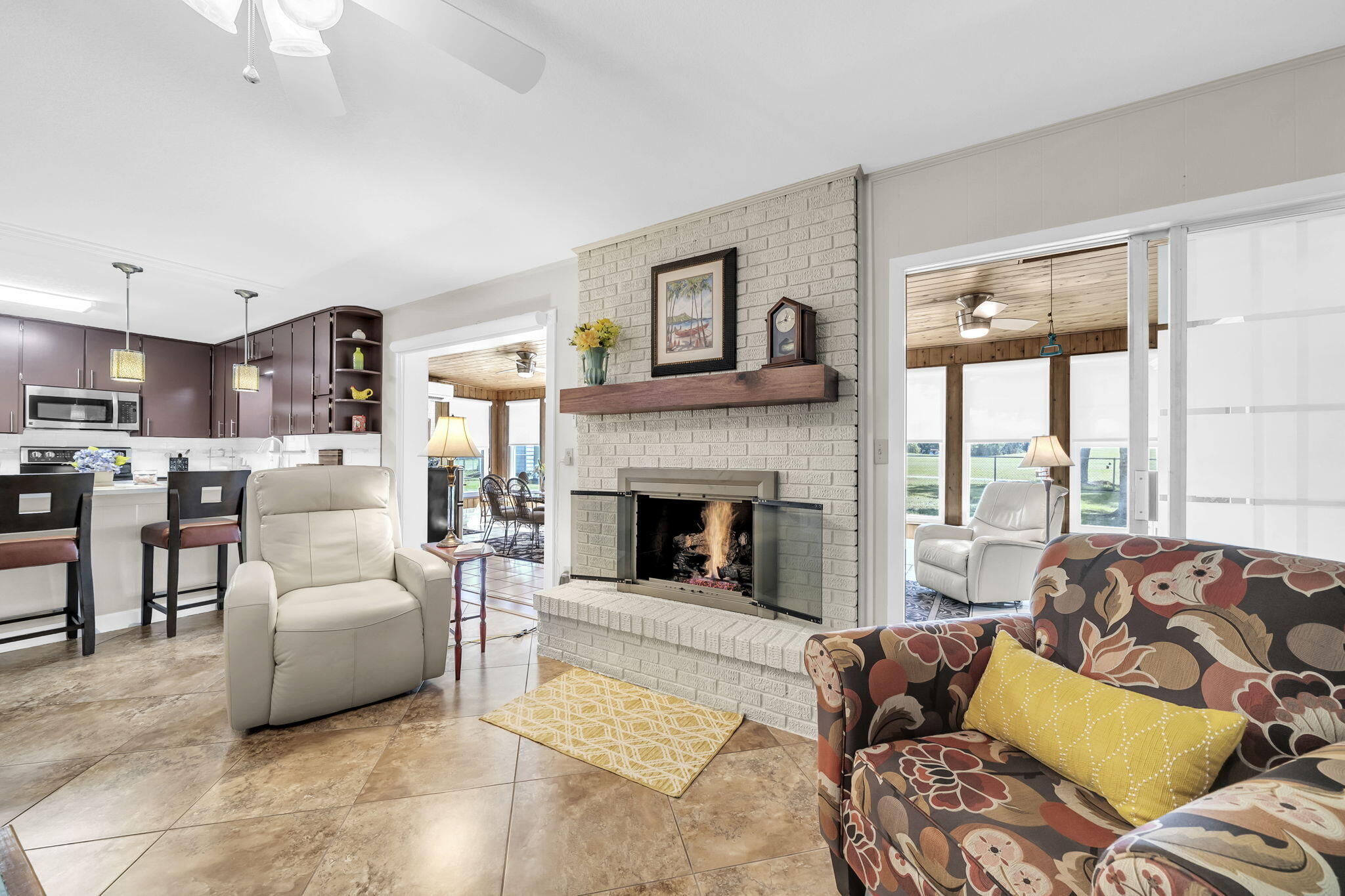 136 Country Club Road Shalimar, FL 32579 - Photo 28 of 83 136 Country Club Rd_Livng