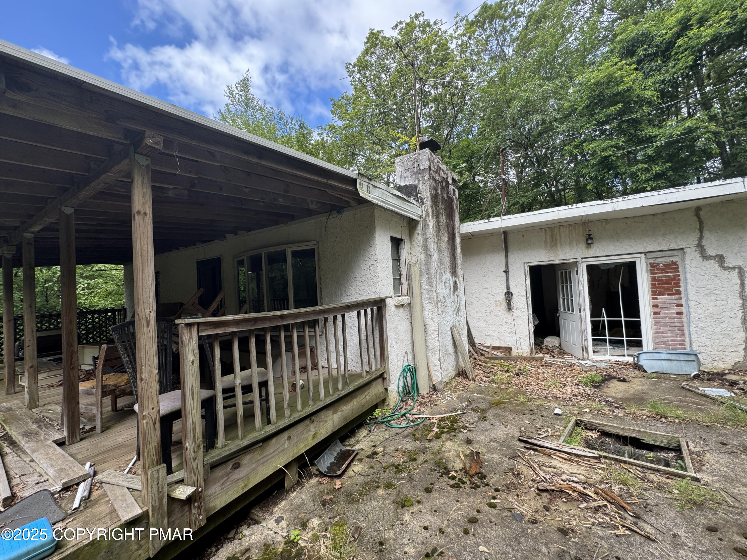 207 North Eastbrook Road Effort, PA 18330 - Photo 5 of 16 a view of a deck with a table and chairs under an umbrella