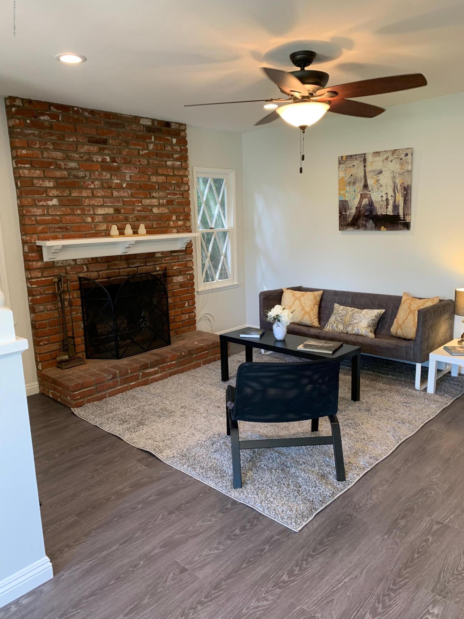 6547 Elmo Street Tujunga, CA 91042 - Photo 2 of 18 elmolivingroom2