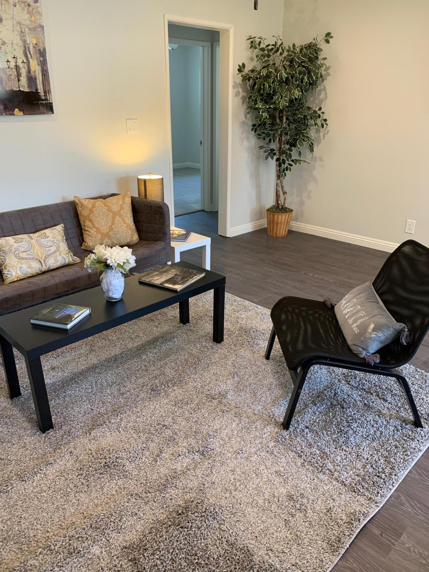 6547 Elmo Street Tujunga, CA 91042 - Photo 8 of 18 elmolivingroom3