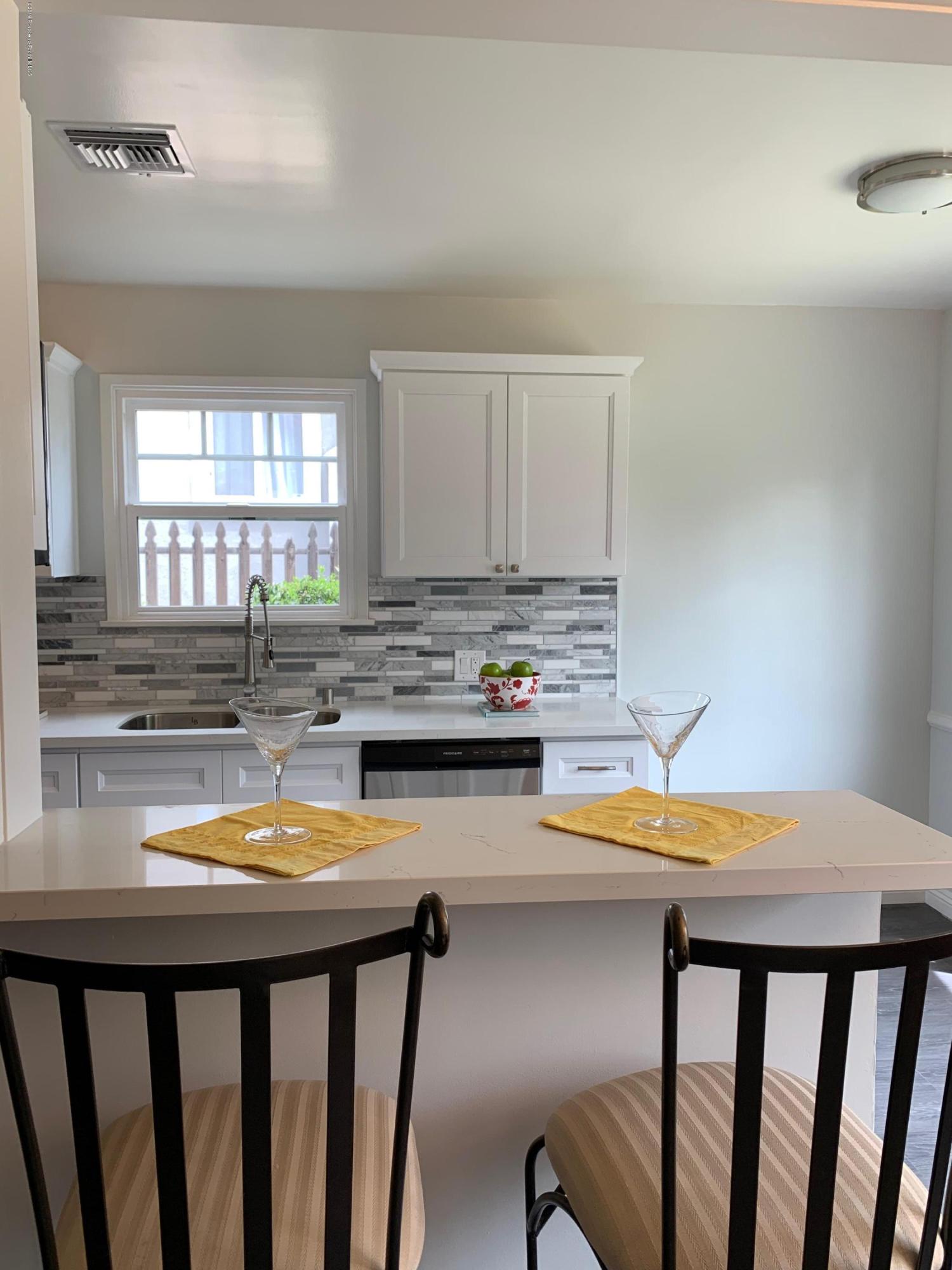 6547 Elmo Street Tujunga, CA 91042 - Photo 10 of 18 elmobararea