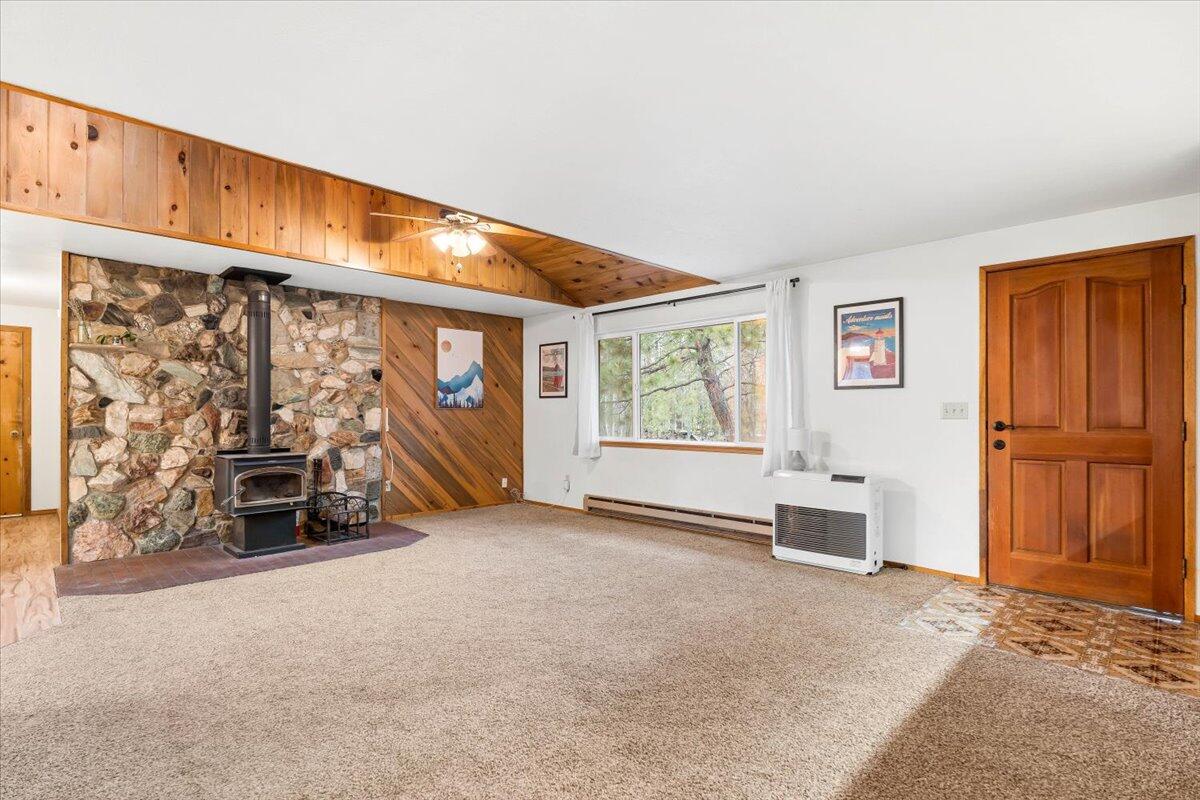 51520 Ash Road La Pine, OR 97739 - Photo 2 of 57 18-Living Area