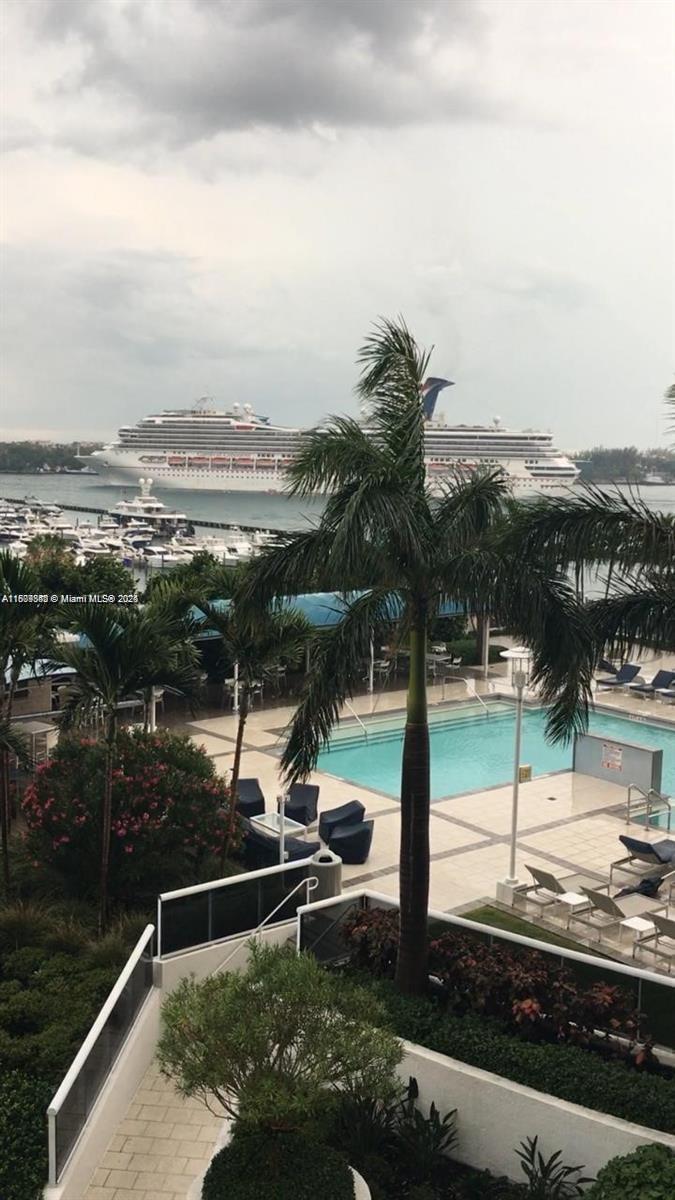 400 Alton Road, Unit 808 Miami Beach, FL 33139 - Photo 6 of 8 a view of a lake