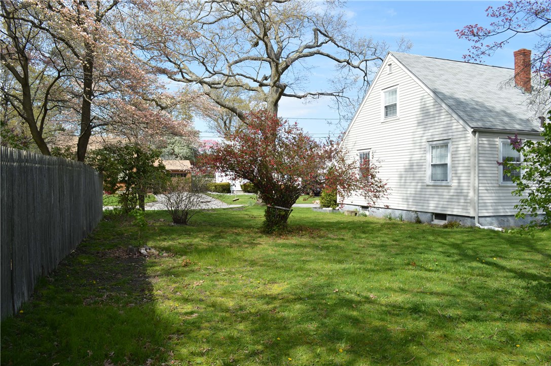 14 Haverford Road Warwick, RI 02886 - Photo 5 of 26 Gallery Image 5