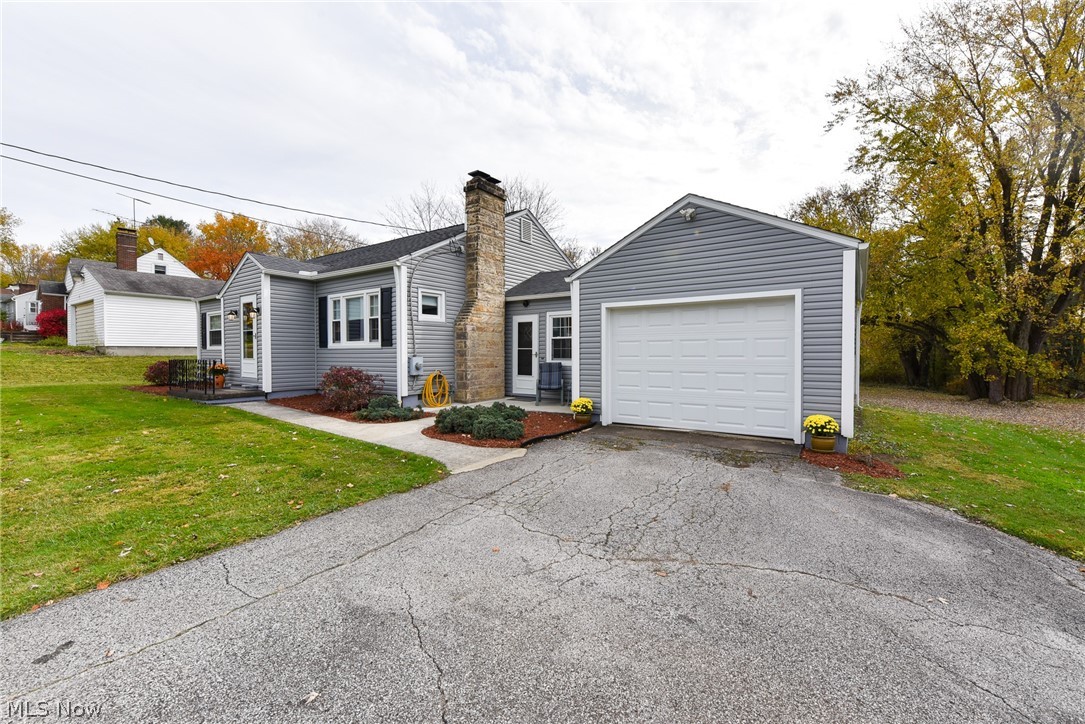 1376 Krumroy Road Akron, OH 44306 - Photo 4 of 34