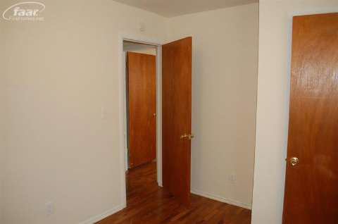 1147 South Genesee Road Burton, MI 48509 - Photo 16 of 19 20397791-15.JPG