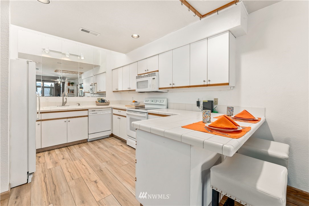 11415 South Lakeshore Road, Unit 10 Chelan, WA 98816 - Photo 2 of 30 Gallery Image 2