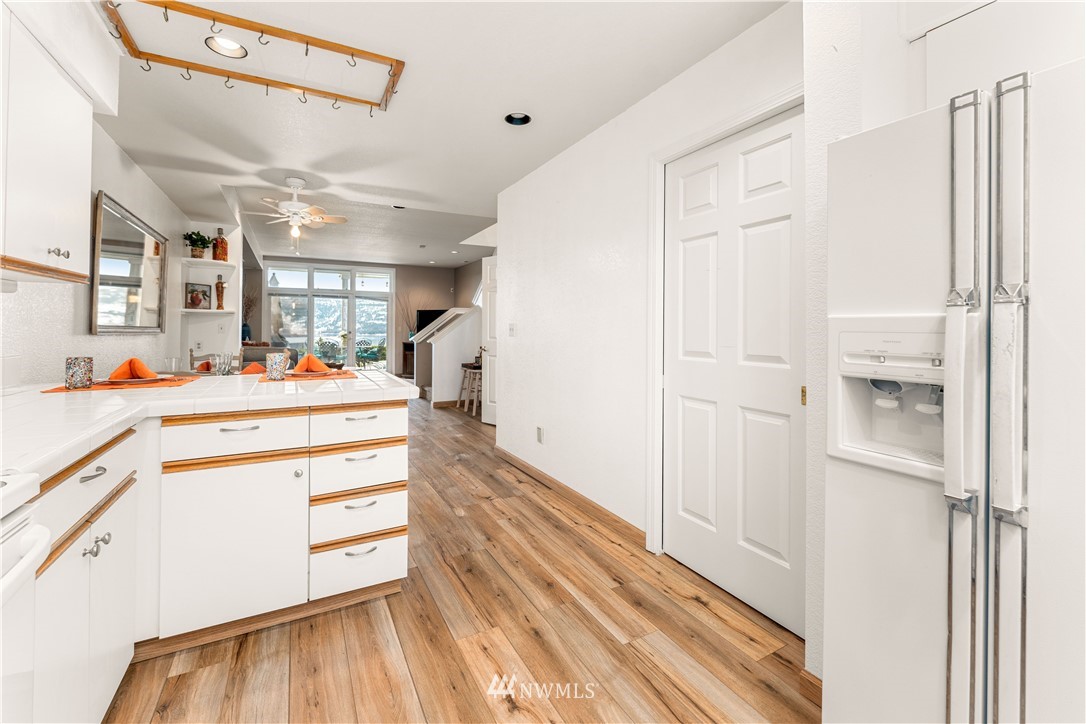 11415 South Lakeshore Road, Unit 10 Chelan, WA 98816 - Photo 5 of 30 Gallery Image 5